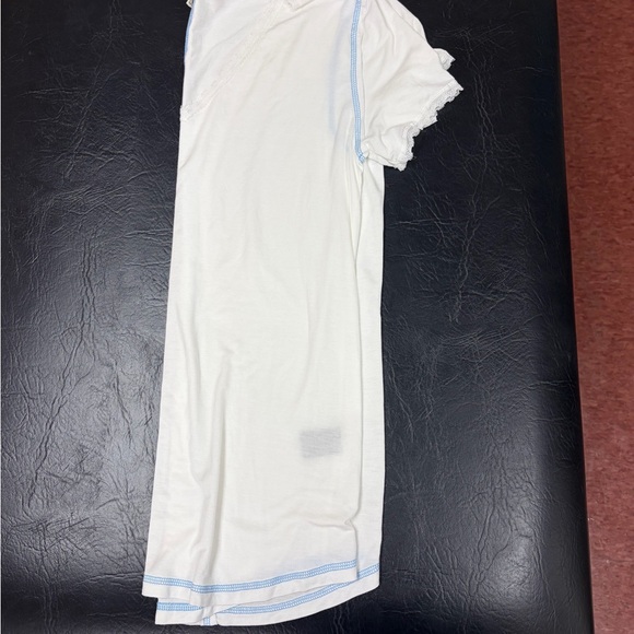 POL V-Neck Lace Trim Tee - Picture 8 of 9